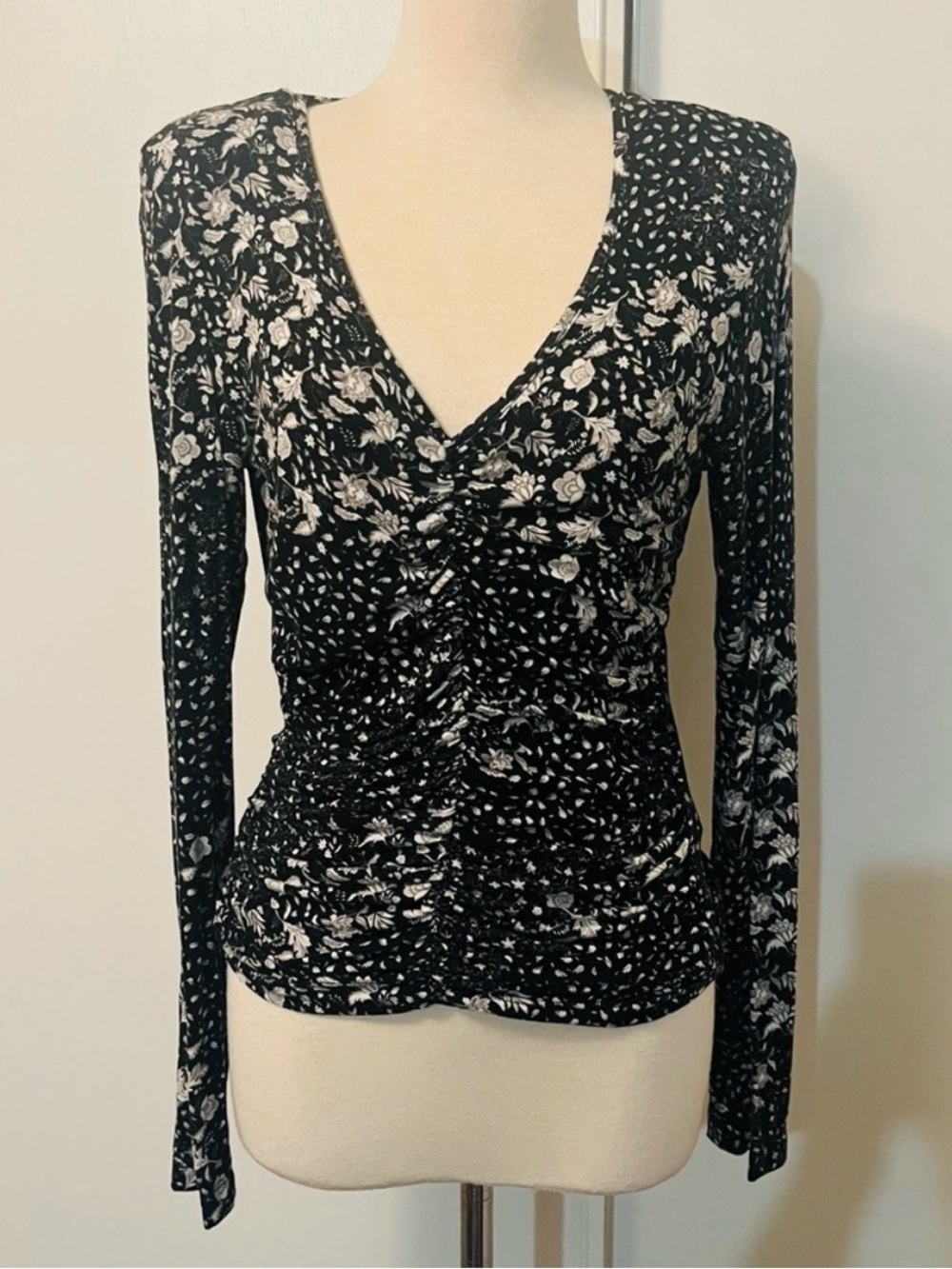 Black Floral V-Neck Long Sleeve Ruched Top